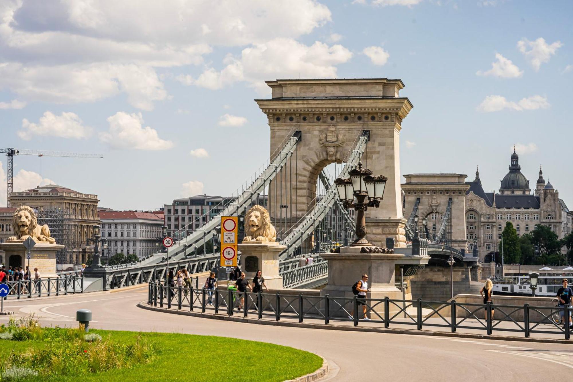 Elegant Escape By Buda Castle For Pleasure Seekers Budapesta Exterior foto